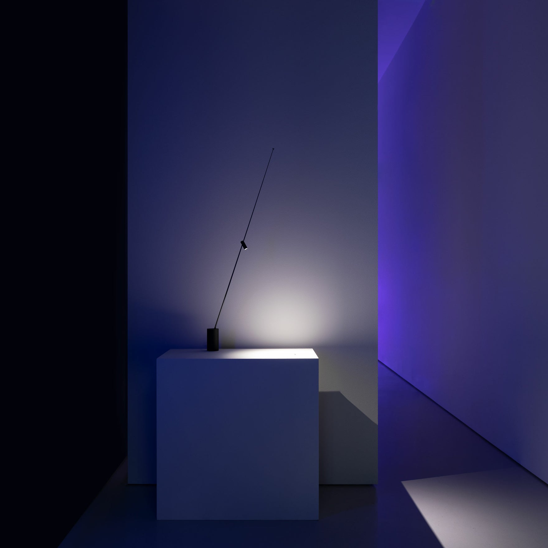 FM Cordless LED Table Lamp