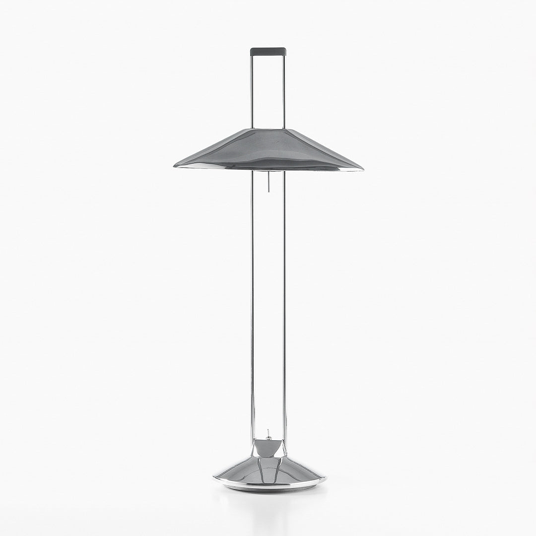 Adjustable metal table lamp